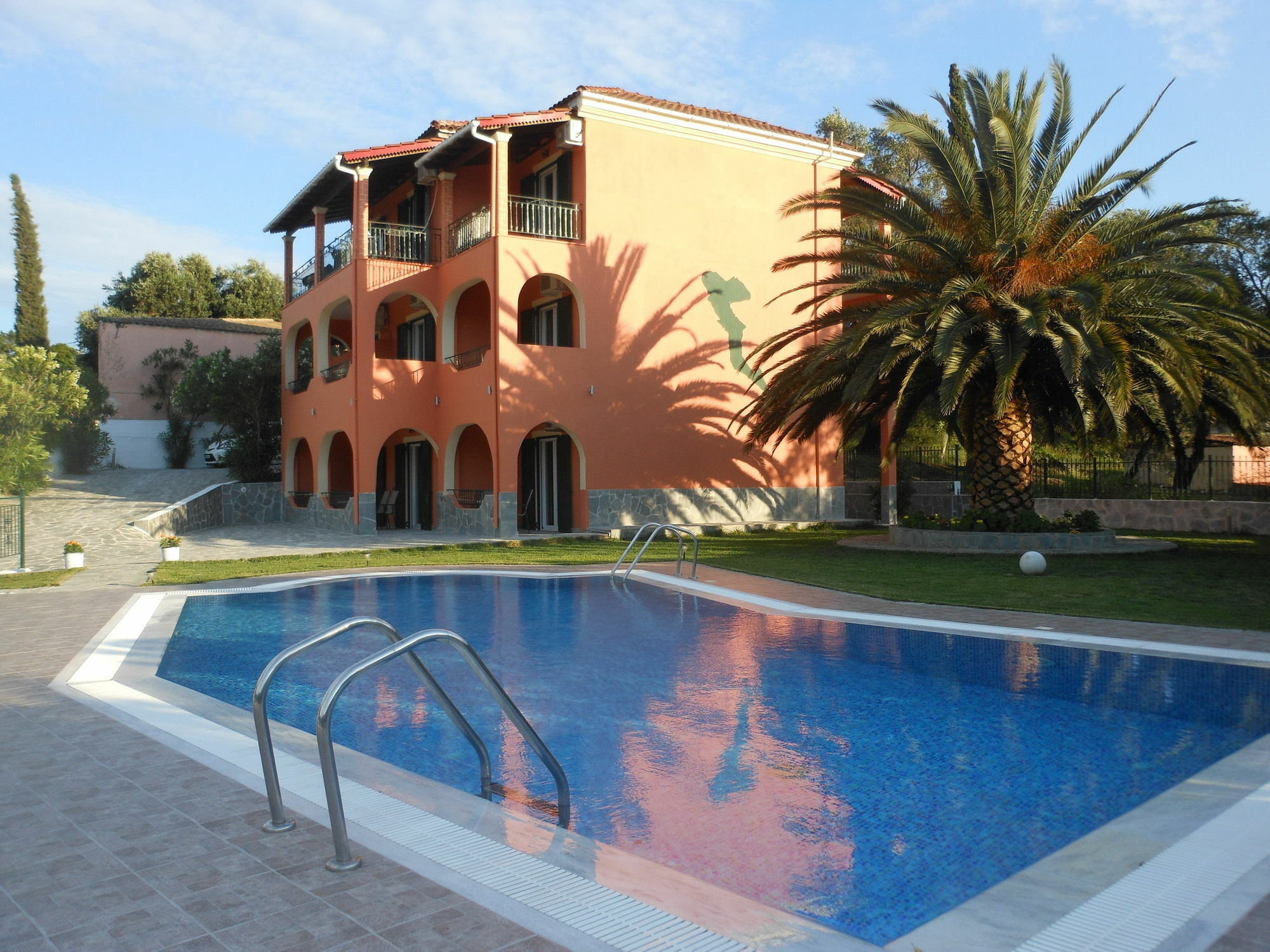 Ziogas Luxury Apartments Dassia  Exterior photo
